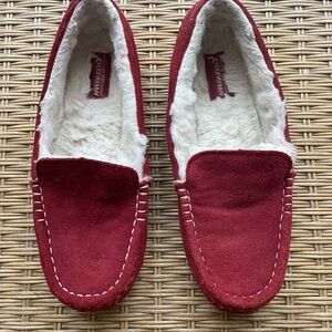 Koolaburra by UGG Maroon Suede Lexly Moccasin Slippers Wm’s 9 Hard Rubber Sole